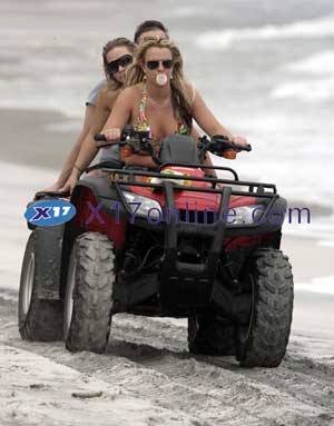 britney spears visits mel gibson in costa rica